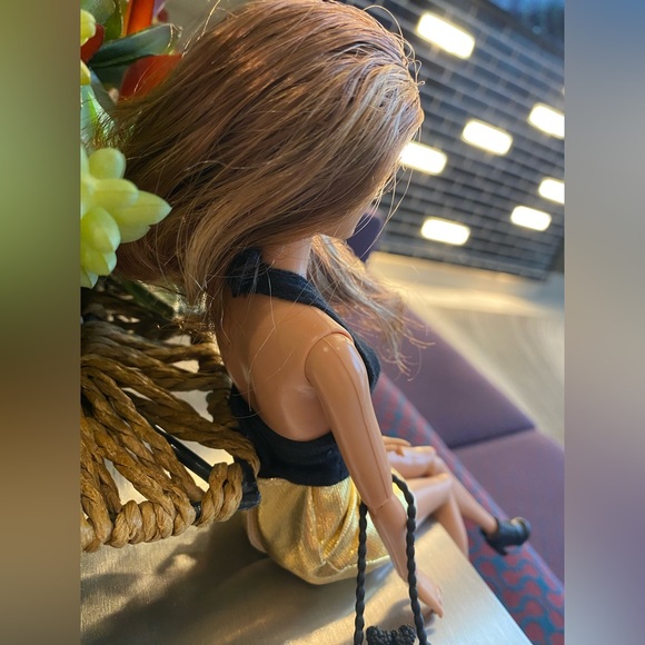 New Barbie Fashionistas - Teresa Doll - Picture 6 of 16